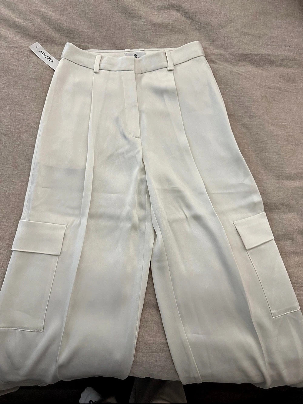 Aritzia Women's Wide Leg Cargo Pants in White Size 2 NWT